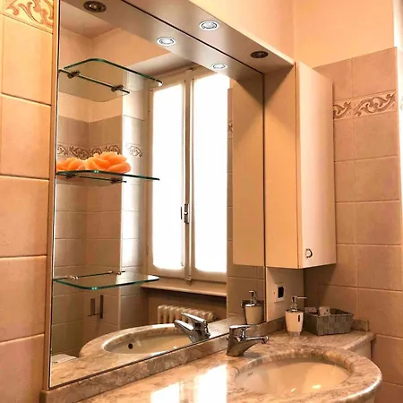 アパート Stunning Renovated Flat On With Parking Mezzegra