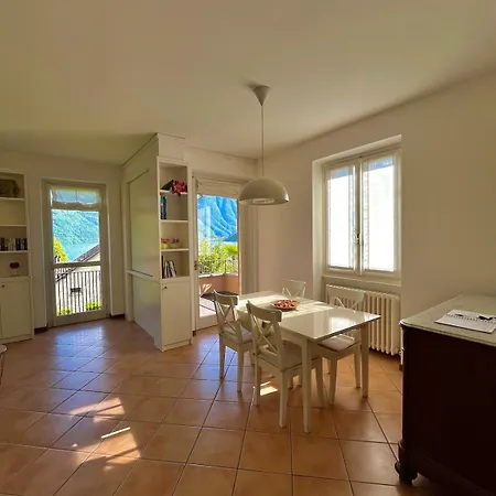 Stunning Renovated Flat On With Parking *