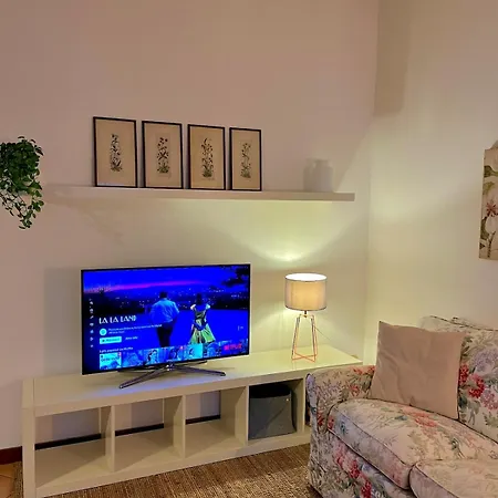 Stunning Renovated Flat On With Parking Apartment