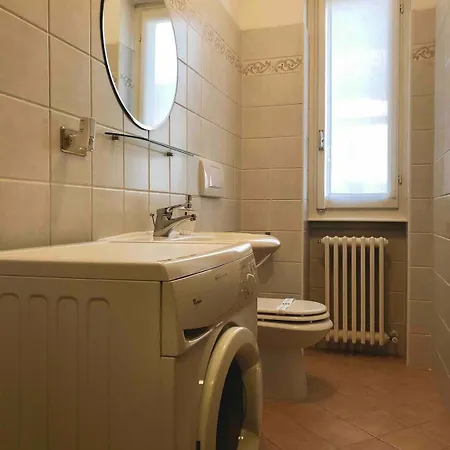 Stunning Renovated Flat On With Parking Apartment *