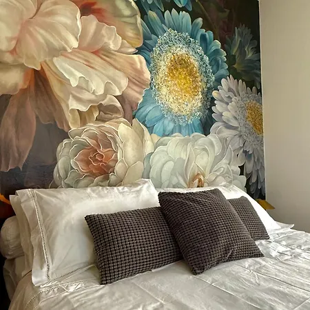 Stunning Renovated Flat On With Parking Apartment