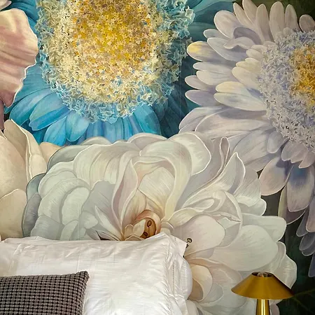 Stunning Renovated Flat On With Parking