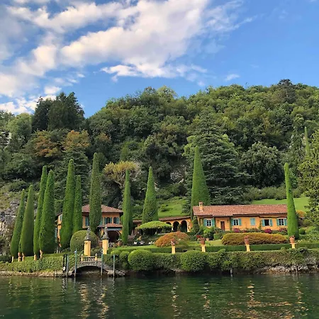 Stunning Renovated Flat On With Parking Apartman Mezzegra