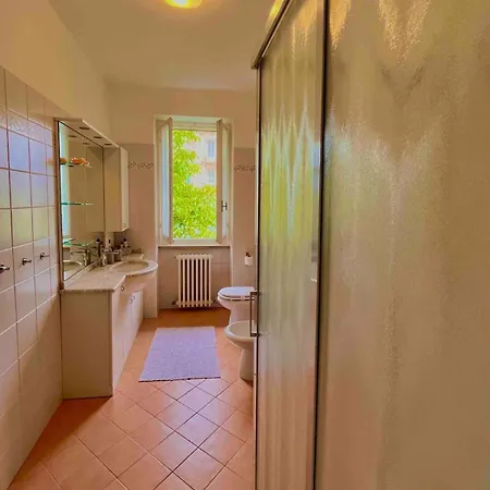 Stunning Renovated Flat On With Parking * Mezzegra