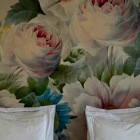 Stunning Renovated Flat On With Parking Apartman