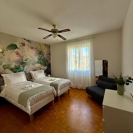 Stunning Renovated Flat On With Parking Apartman *